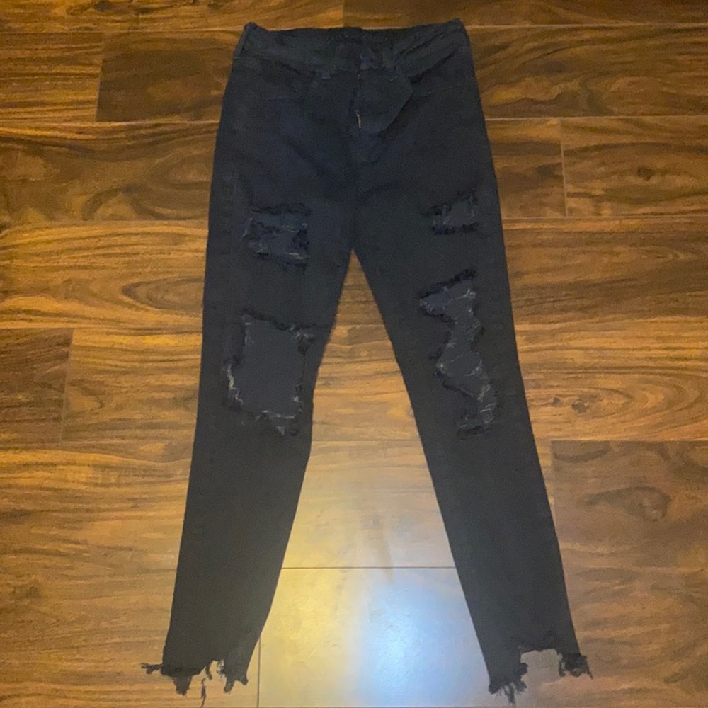 Size 6 black ripped American Eagle skinny jeans